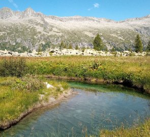 A stream rising under the massif