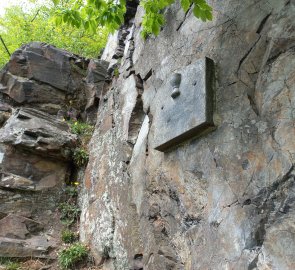 Psané skály - memorial plaque