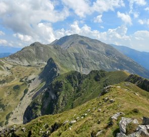 Pohled z Kettentalkogel ke Geierhaupt , nejvyšší hoře Seckauerek