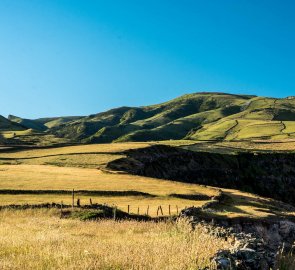 Planina nad útesem při cestě do Faja Grande