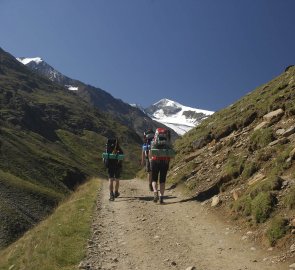 Cest údolím Niedertal k chatě Martin Busch Hütte v Ötztálských Alpách