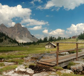 Údolí v Dolomitech v okolí chaty Lavarela Hütte