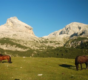 Taibun Spitze a hřeben hory Lavarela