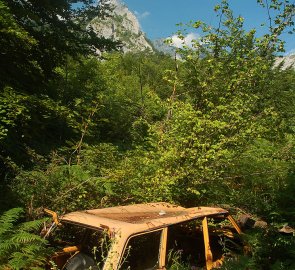 Car park in the woods below Maglič