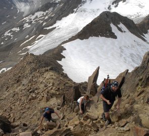 Závěrečné metry výstupu byly v těžším terénu, museli jsme využívat často i ruce k lezení