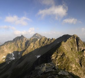 Pohled na horu Höchstein z hřebínku hory Kleine Wildstelle