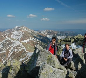 Na vrcholu Chopku 2 024 m n. m., v pozadí Ďumbier