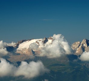 Pohled na velikány Dolomit - Marmolada a Gran Vernel