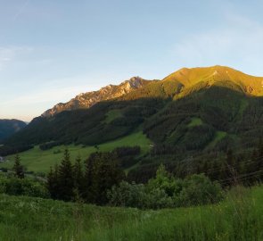 The sunlit massif of the Eisenerzer Reichenstein