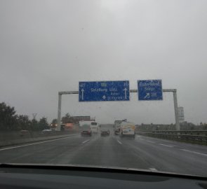 Deštivo na dálnici do Linze