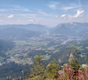 Pohled z vrcholu do údolí Berchtesgadenu