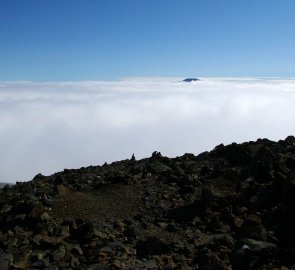 Pohled na inverzi při stoupání na vrchol Galdhopiggen