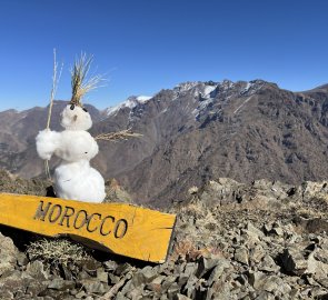 Vrchol Adrar Hadj se nachází ve výšce 3 140 m n. m. a rozhodně stojí za návštěvu, ačkoliv je to k němu trošku zacházka.