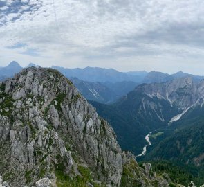 Pohled z vrcholu hory Cima del Cacciatore na Julské Alpy