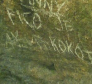 Tajemný nápis v jeskyni u vodopádu :-)