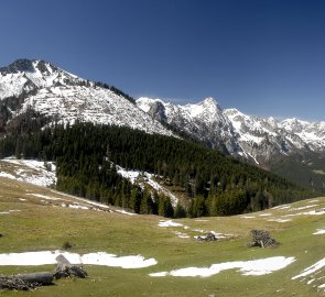 Pohled na horský hřeben Haller Mauern