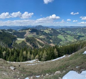 Pohled z vrcholu na severní Alpy - Schneeberg, Raxalpe, Schneealpe, Hochschwab atd.