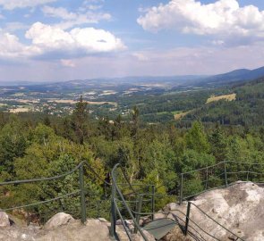 Panoramatický výhled na Jizerské hory a Ještěd