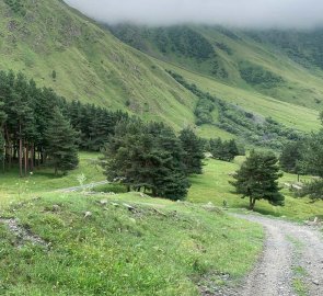 The path from Stepantsminda to the church