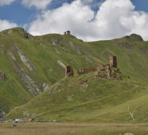 The ruins of Zakagori Castle and the military base below